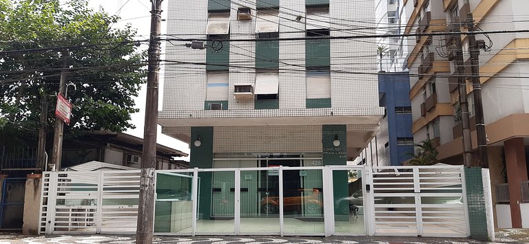 Apê à 4 min. a pé da Praia de Santos e do Shopping Praiamar