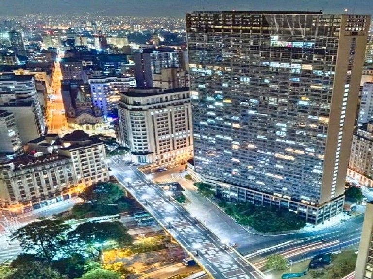 Vista do 23° andar perto do metrô c/ Ar e Wi-Fi
