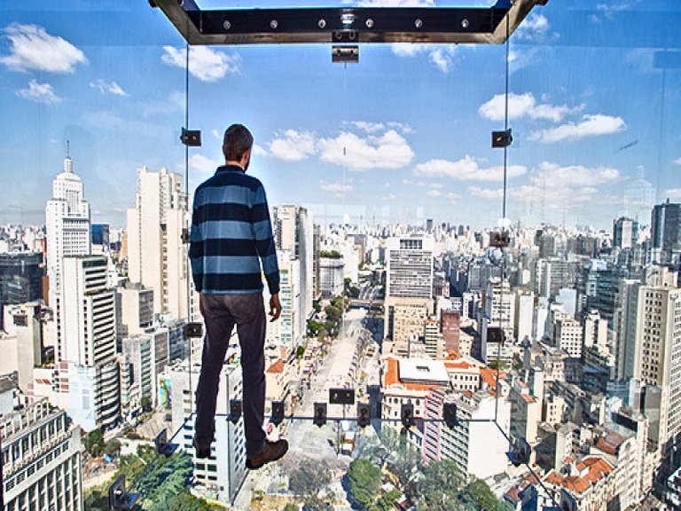 Vista do 23° andar perto do metrô c/ Ar e Wi-Fi