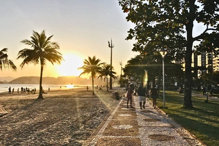 Apê à 4 min. a pé da Praia de Santos + Vaga e Ar