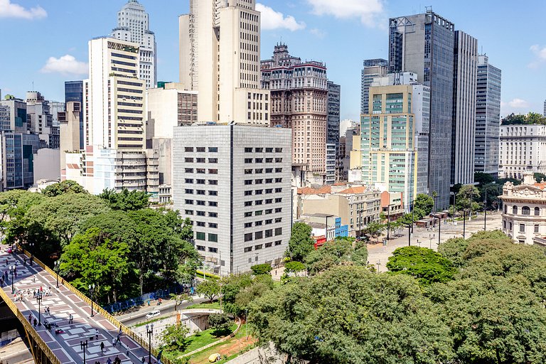 Temático perto do metrô + Ar | Prédio do Sampa Sky