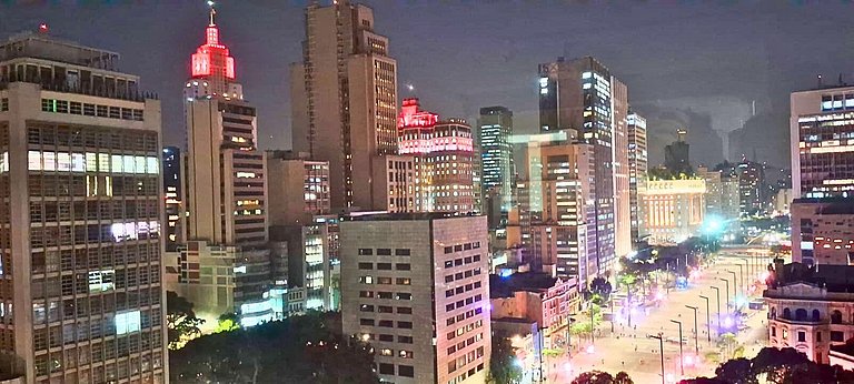 Temático perto do metrô + Ar | Prédio do Sampa Sky
