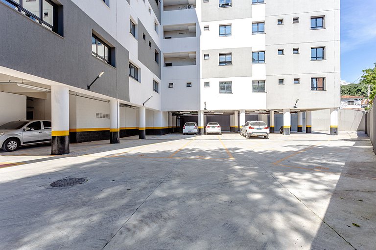 Apê Equipado em SBC com A/C, Garagem e Piscina