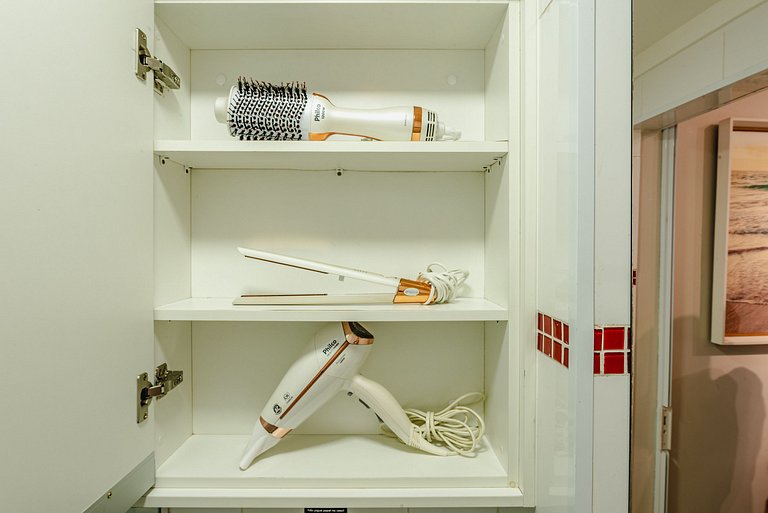 Kitnet Vista Mar em Santos | A/C + Wi-Fi e Vaga