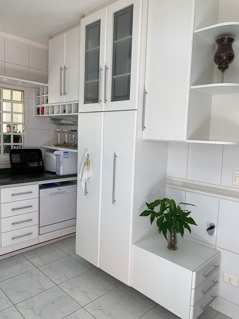 Casarão Águas S. Pedro | Piscina e Churrasqueira