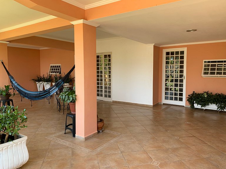 Casarão Águas S. Pedro | Piscina e Churrasqueira