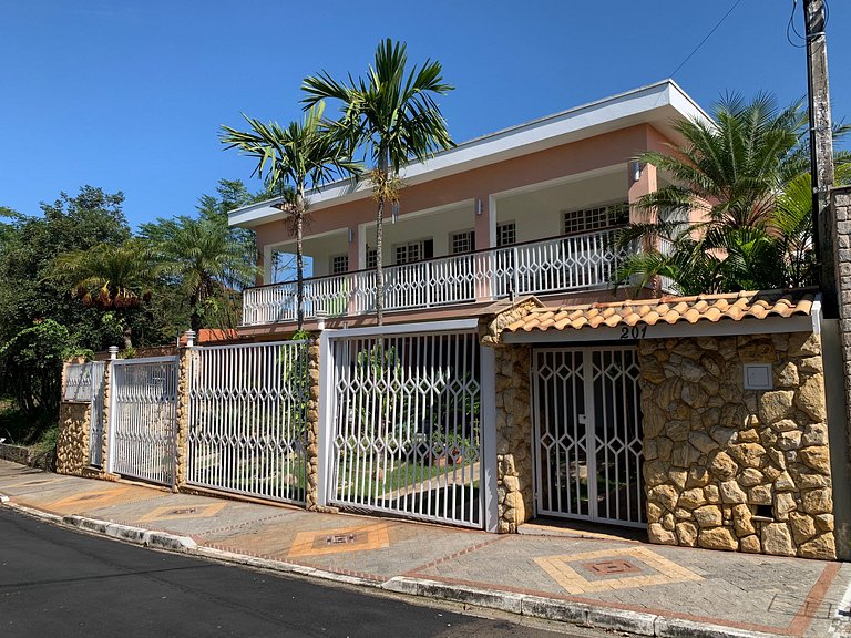 Casarão Águas S. Pedro | Piscina e Churrasqueira