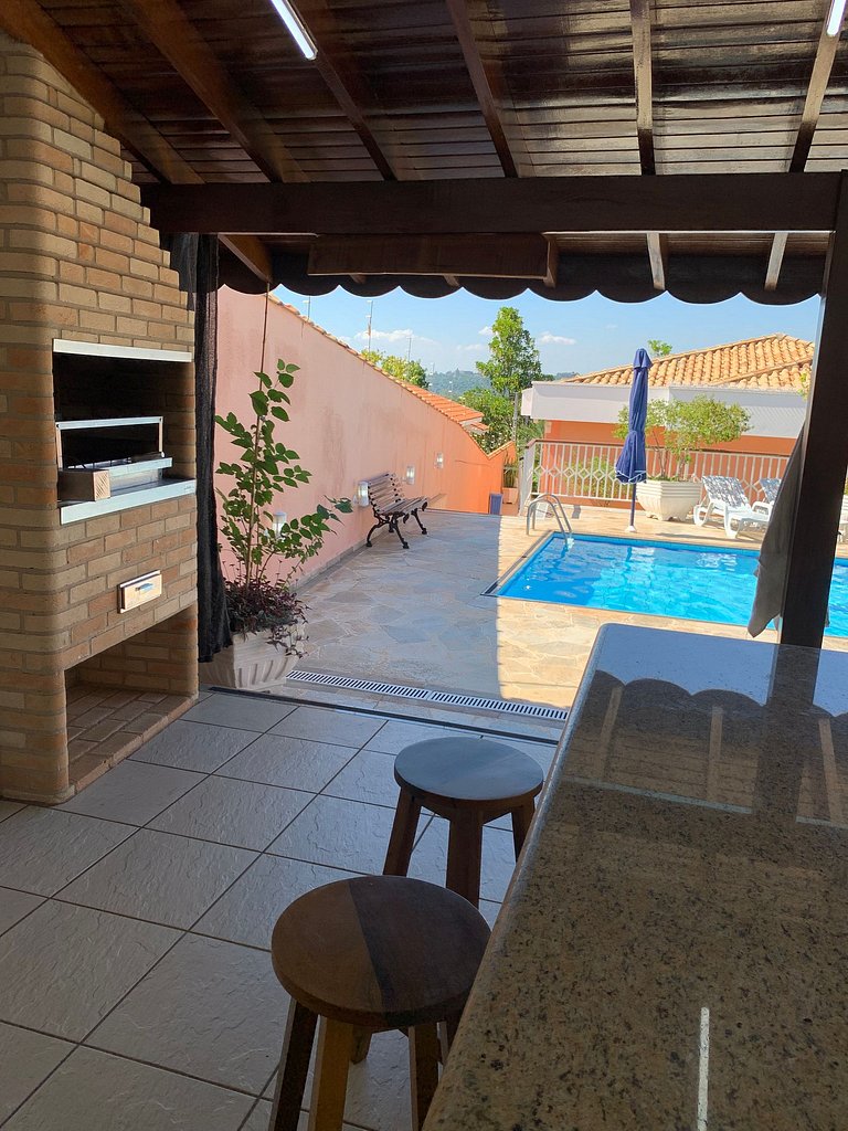 Casarão Águas S. Pedro | Piscina e Churrasqueira