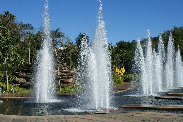 Casarão Águas S. Pedro | Piscina e Churrasqueira