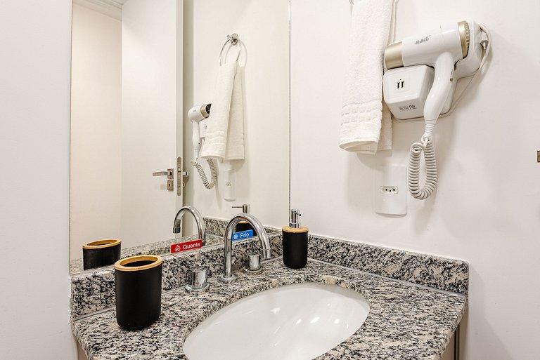 Apê c/ Varanda Gourmet, Piscina, Vaga, A/C e Wi-Fi