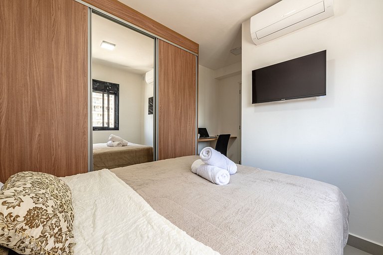 Apê c/ Varanda Gourmet, Piscina, Vaga, A/C e Wi-Fi