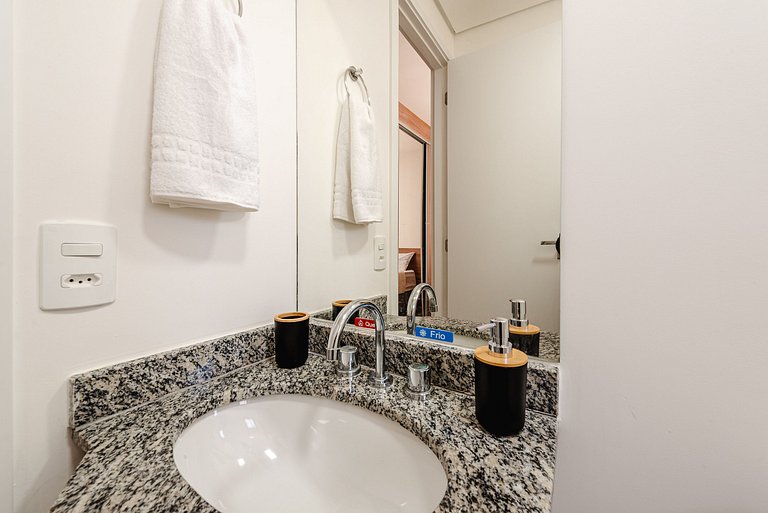 Apê c/ Varanda Gourmet, Piscina, Vaga, A/C e Wi-Fi