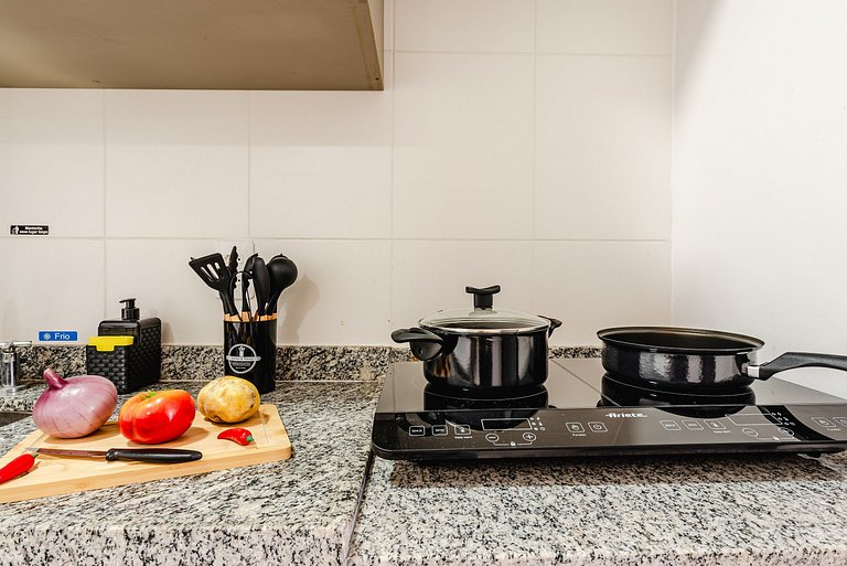 Apê c/ Varanda Gourmet, Piscina, Vaga, A/C e Wi-Fi