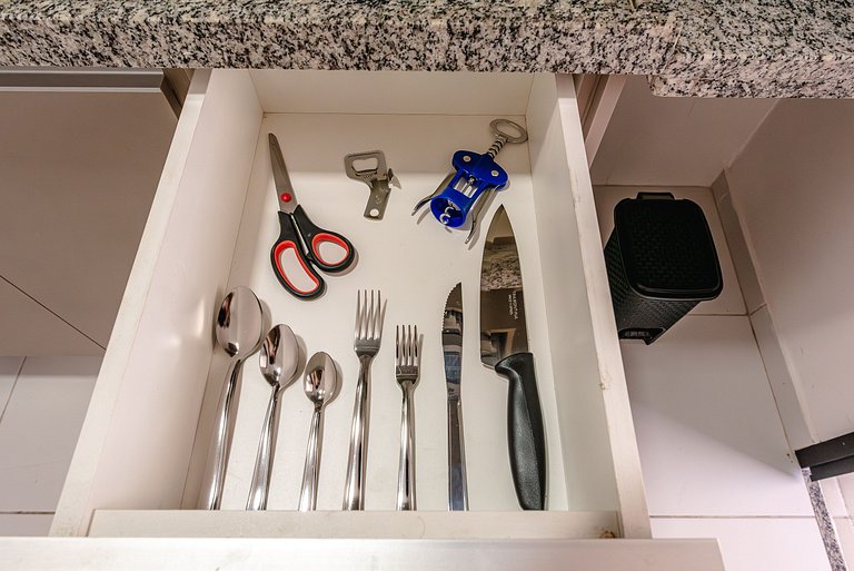 Apê c/ Varanda Gourmet, Piscina, Vaga, A/C e Wi-Fi