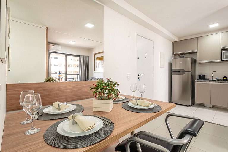 Apê c/ Varanda Gourmet, Piscina, Vaga, A/C e Wi-Fi