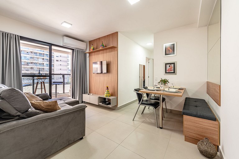 Apê c/ Varanda Gourmet, Piscina, Vaga, A/C e Wi-Fi