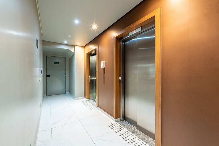 Apê c/ Varanda Gourmet, Piscina, Vaga, A/C e Wi-Fi