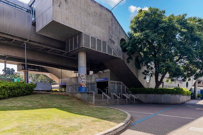 Studio a 4 min do Metrô c/ Varanda + Academia + Ar