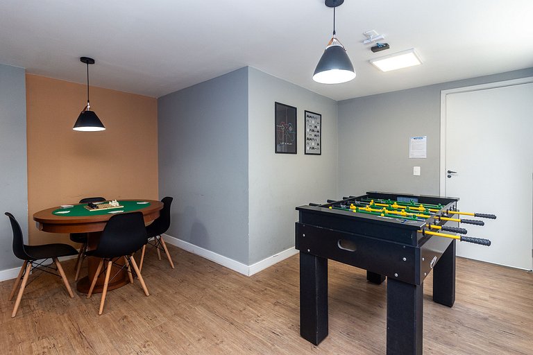 Studio a 4 min do Metrô c/ Varanda + Academia + Ar