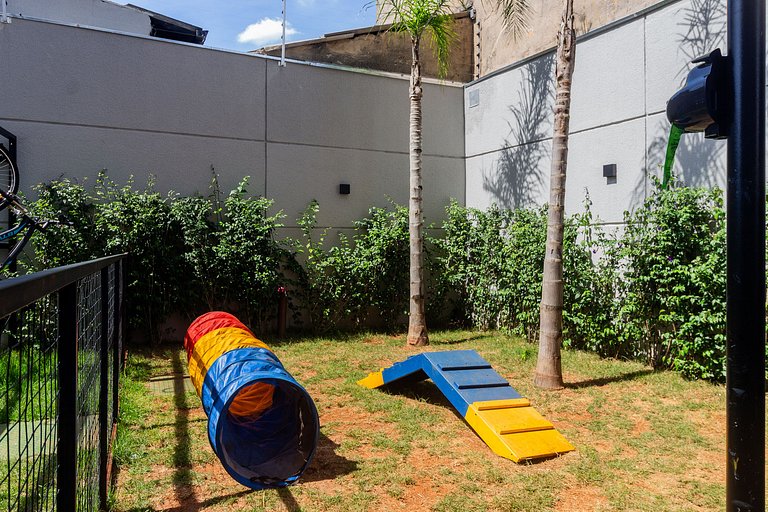 Studio a 4 min do Metrô c/ Varanda + Academia + Ar