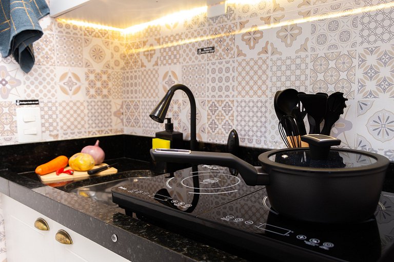 Studio a 2 min do Metrô c/ Varanda + Academia + Ar