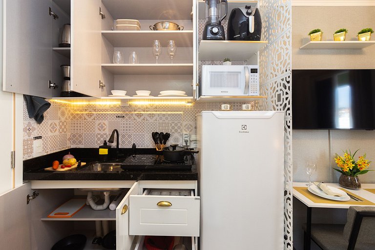 Studio a 4 min do Metrô c/ Varanda + Academia + Ar