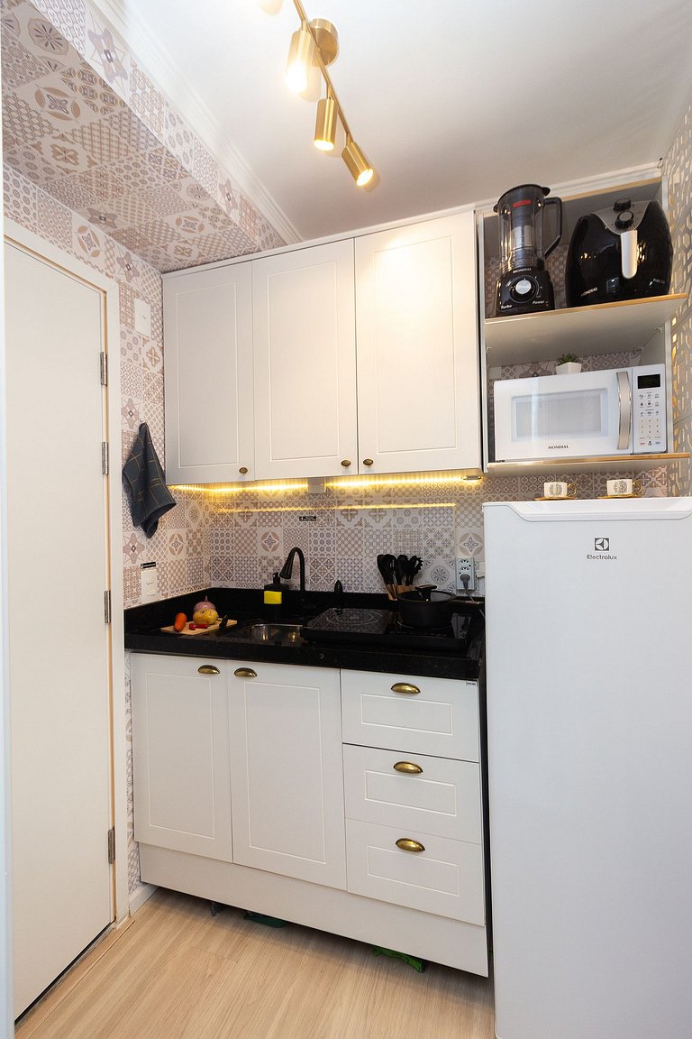 Studio a 2 min do Metrô c/ Varanda + Academia + Ar