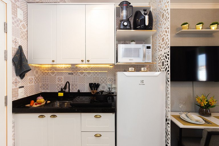 Studio a 4 min do Metrô c/ Varanda + Academia + Ar