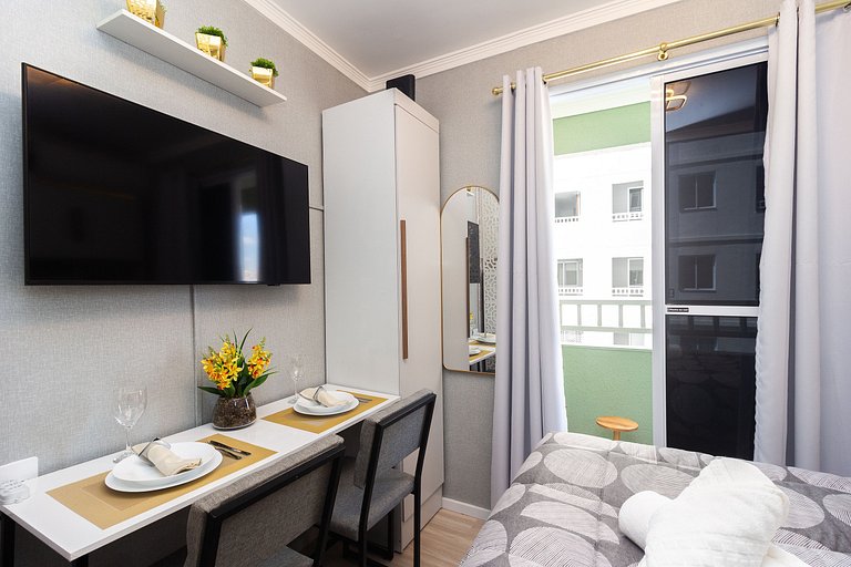 Studio a 2 min do Metrô c/ Varanda + Academia + Ar