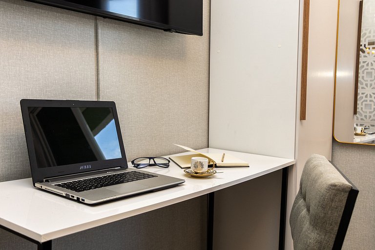 Studio a 4 min do Metrô c/ Varanda + Academia + Ar