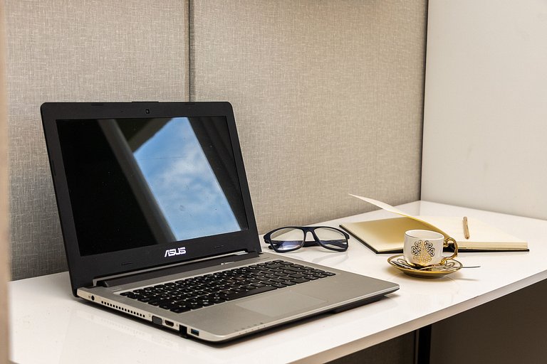 Studio a 4 min do Metrô c/ Varanda + Academia + Ar