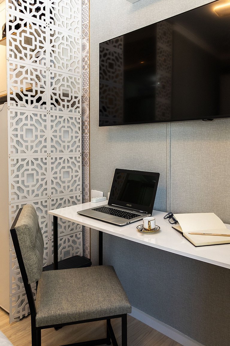 Studio a 4 min do Metrô c/ Varanda + Academia + Ar