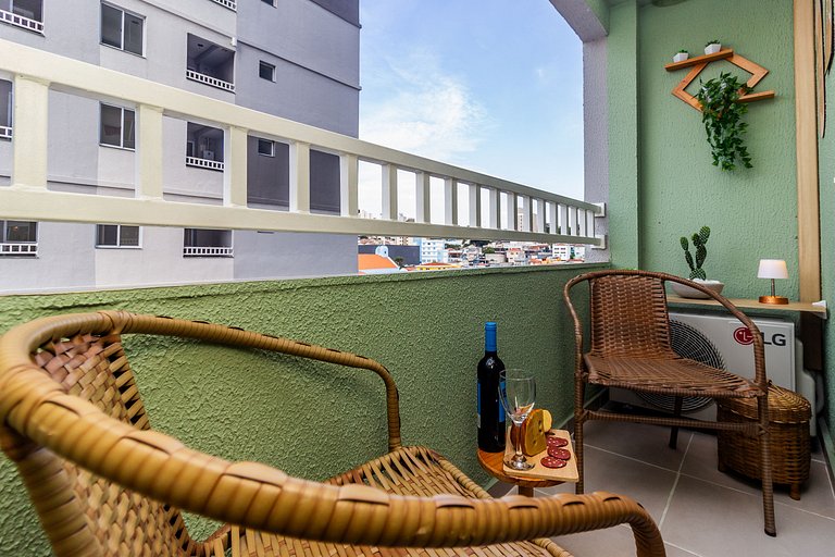 Studio a 4 min do Metrô c/ Varanda + Academia + Ar