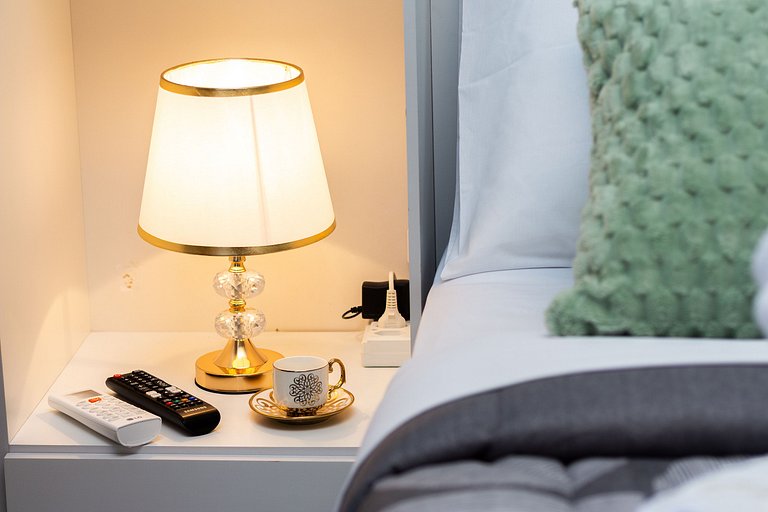 Studio a 2 min do Metrô c/ Varanda + Academia + Ar