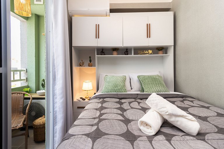 Studio a 2 min do Metrô c/ Varanda + Academia + Ar