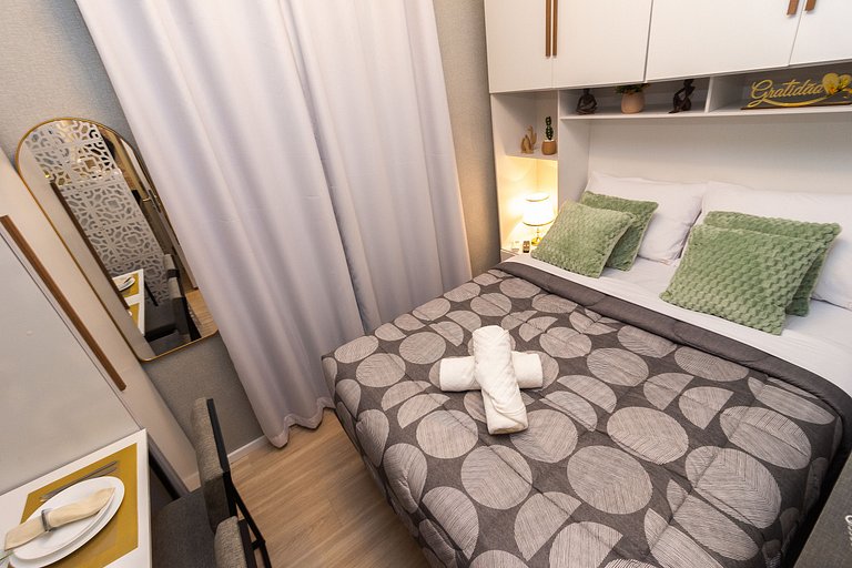 Studio a 4 min do Metrô c/ Varanda + Academia + Ar