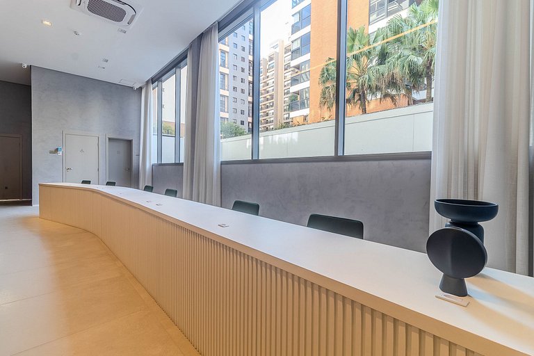 Studio c/ Ar + Wi-Fi + Sacada | Metrô Oscar Freire