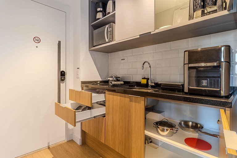 Studio Pinheiros A/C + Wi-Fi | Metrô Oscar Freire