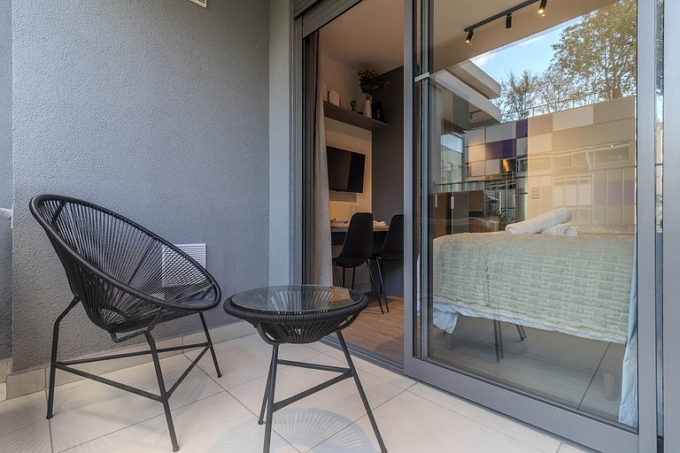 Studio Pinheiros A/C + Wi-Fi | Metrô Oscar Freire
