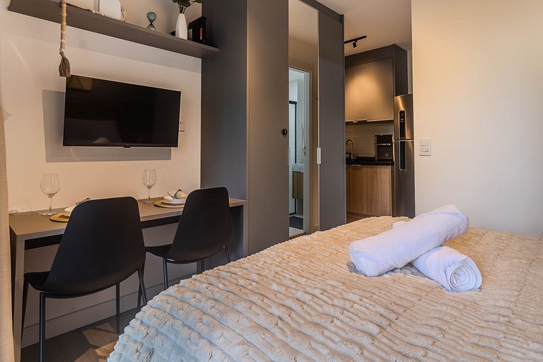Studio Pinheiros A/C + Wi-Fi | Metrô Oscar Freire