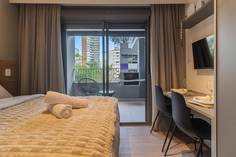 Studio Pinheiros A/C + Wi-Fi | Metrô Oscar Freire